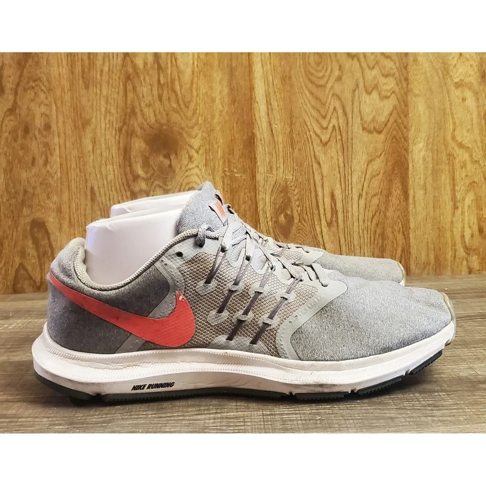 Nike Run Swift‎ Sneakers Women's Size 8 Gray